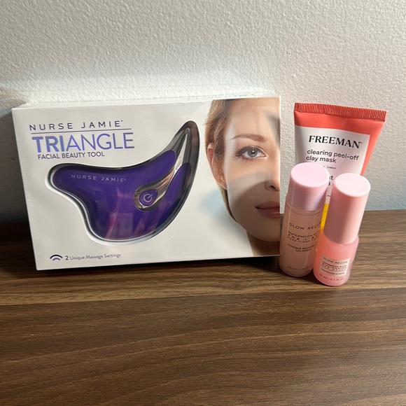 Nurse Jaime New in Box Triangle with Skincare $160 MSRP - Picture 1 of 4